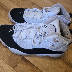 Jordan Mens White and Black Sneakers Size 11